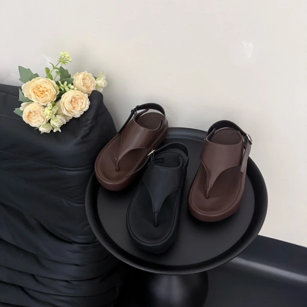 小众设计人字凉拖2025夏季新款极简风厚底沙滩罗马凉鞋