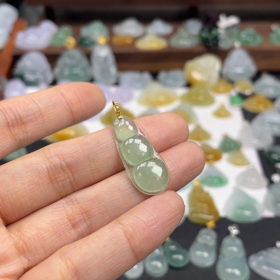 翡翠未镶嵌颈饰豆