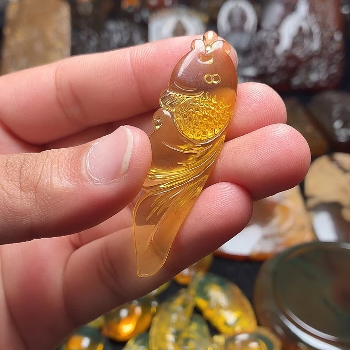 琥珀未镶嵌颈饰07