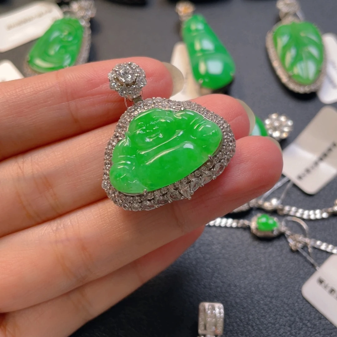 禾***玙翡翠银S925镶嵌颈饰