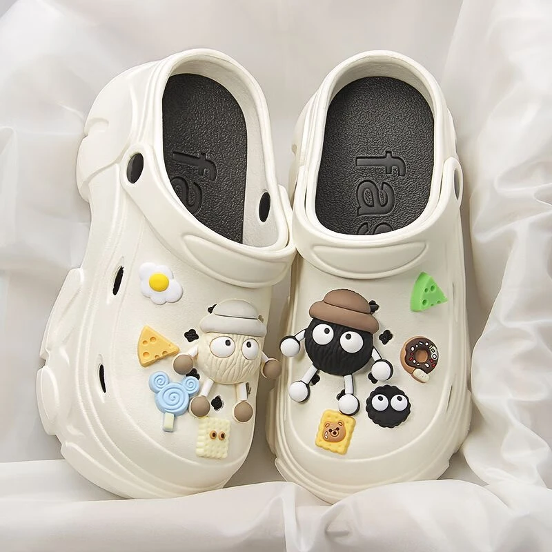 2025新款厚底煤球狗洞洞鞋女款夏季外穿增高网红沙滩防滑凉拖鞋