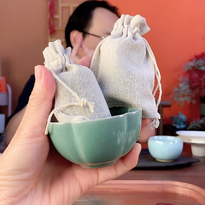 高山生态冻顶乌龙+云雾绿，+青瓷花瓣杯