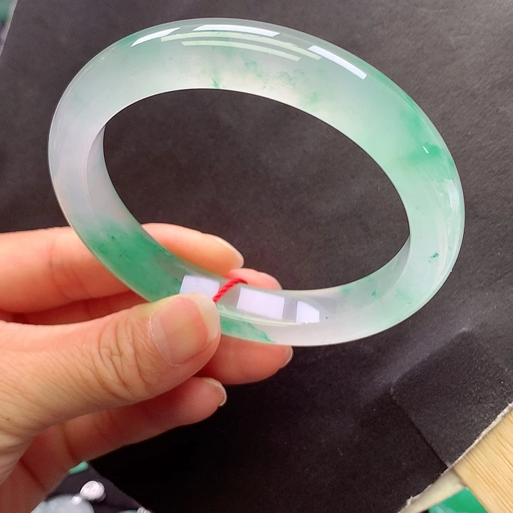 未镶嵌手镯石英质玉