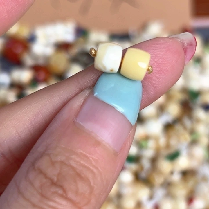 未镶嵌蜜蜡裸石6.5mm一对