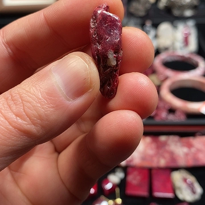 天然辰砂天然朱砂无根砂吊坠 13.4克