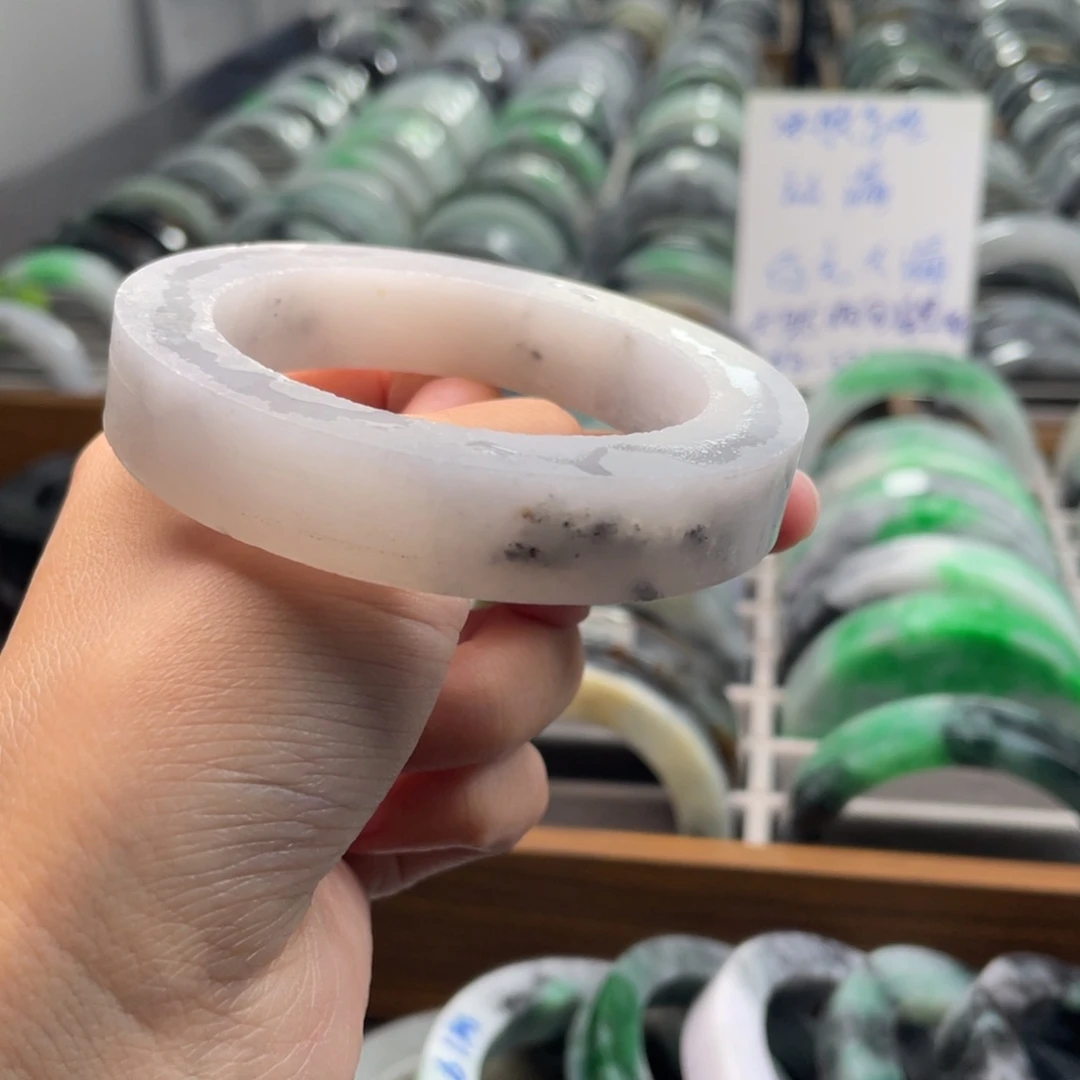 定制翡翠未镶嵌翡翠手镯