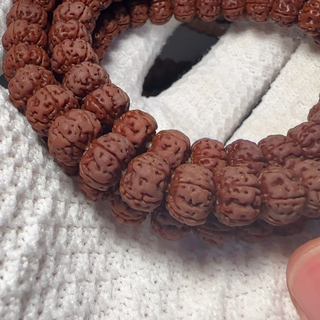 汶***之吊坠金刚菩提顶级勿里达老树王108