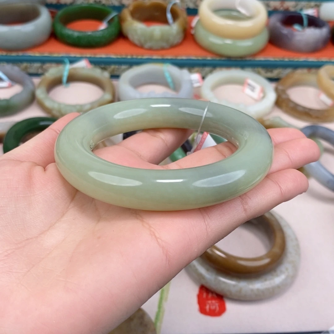 旭***九和田玉未镶嵌手镯