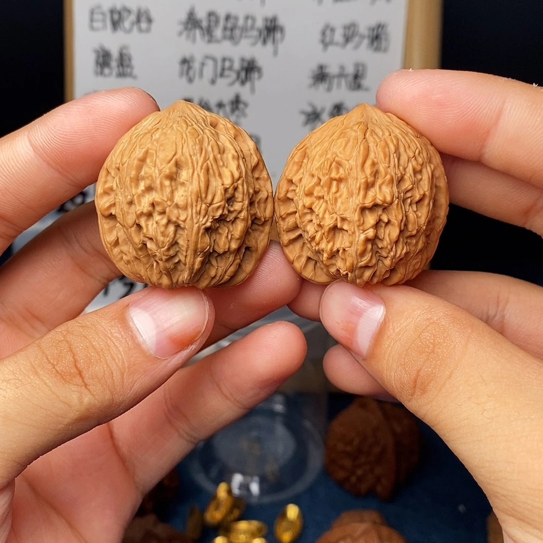 把件文玩核桃绣球