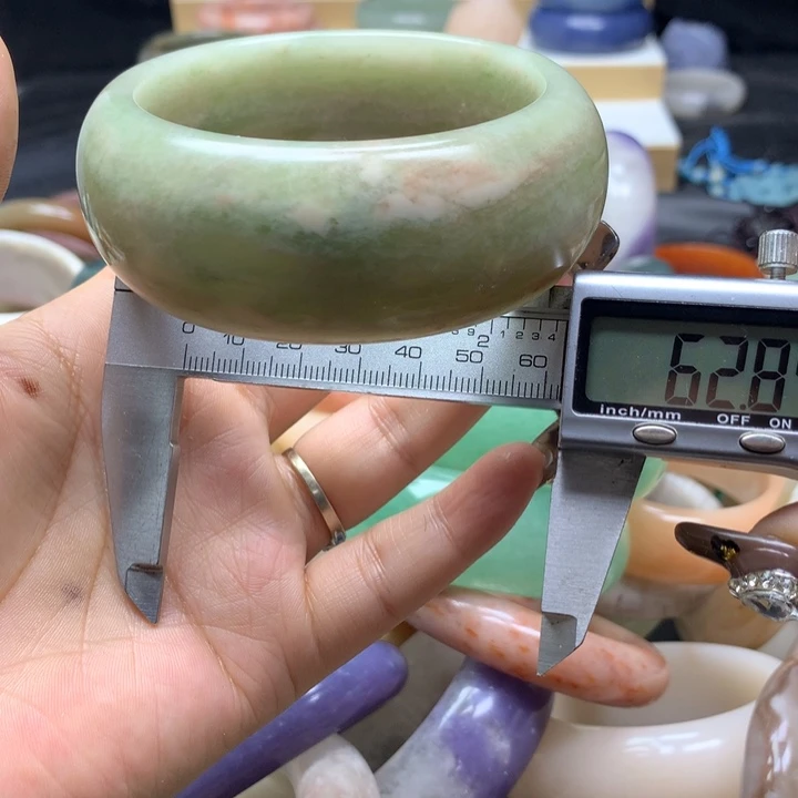 未镶嵌手镯石英质玉