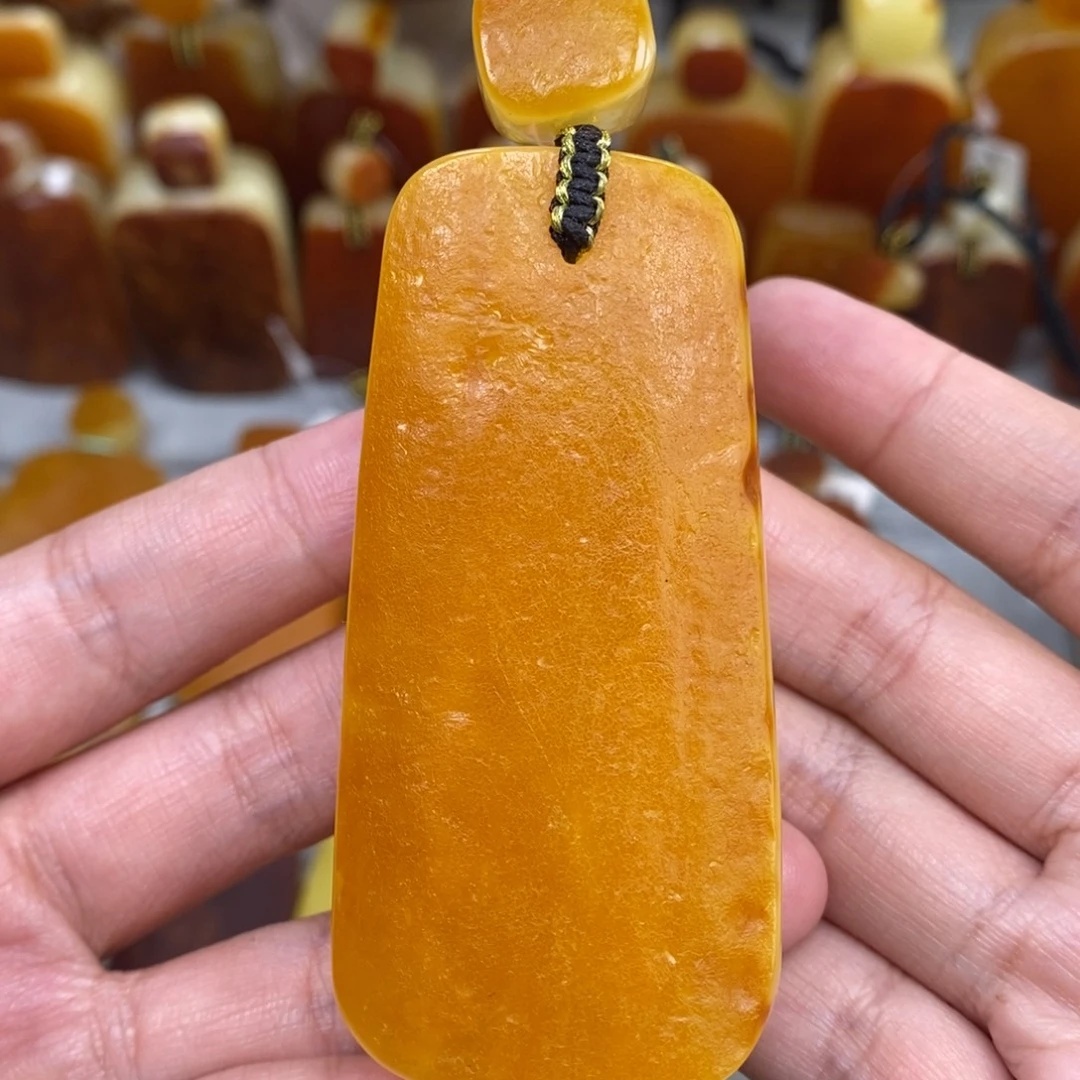 蜜蜡未镶嵌珠宝奇石