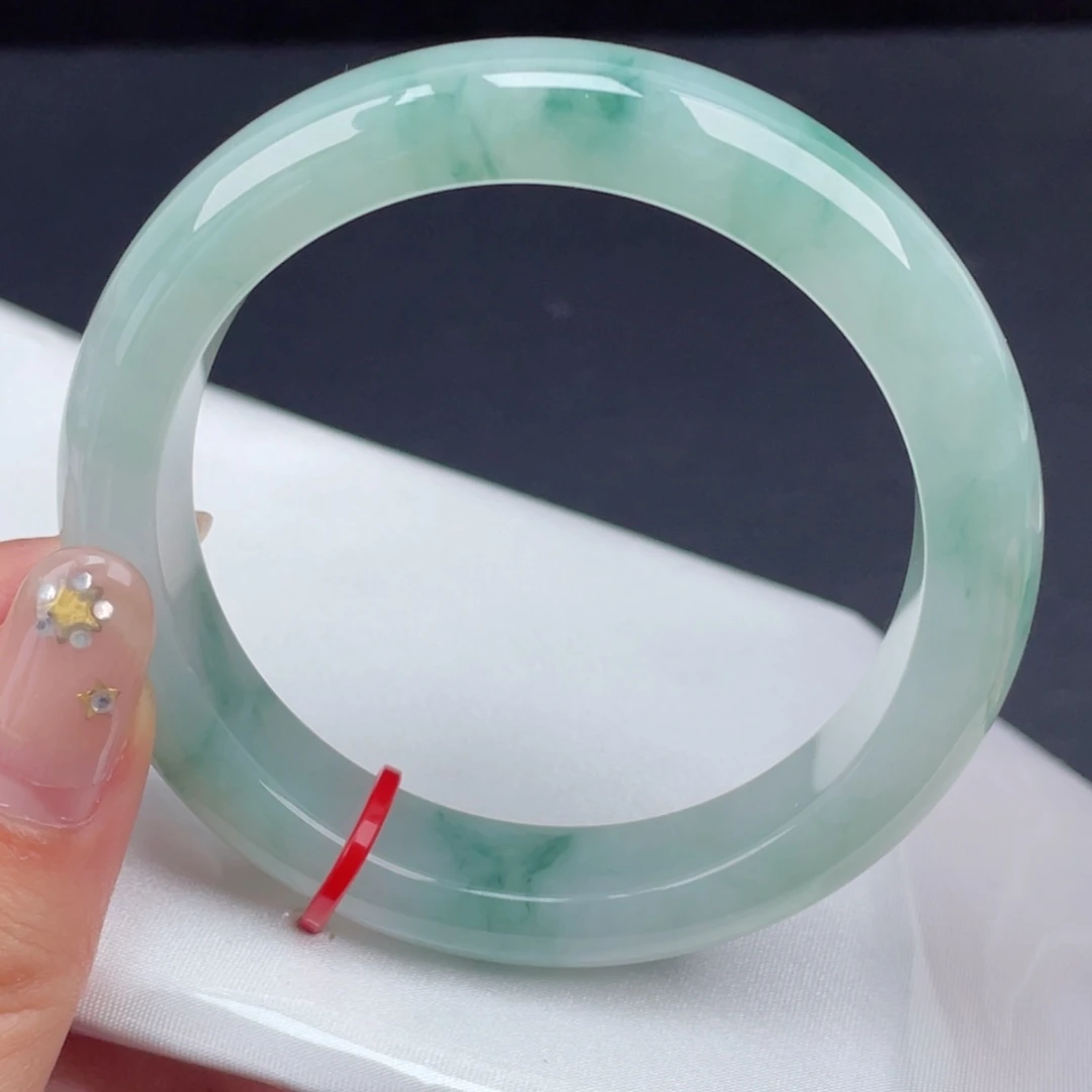 翡翠手镯未镶嵌56圈口