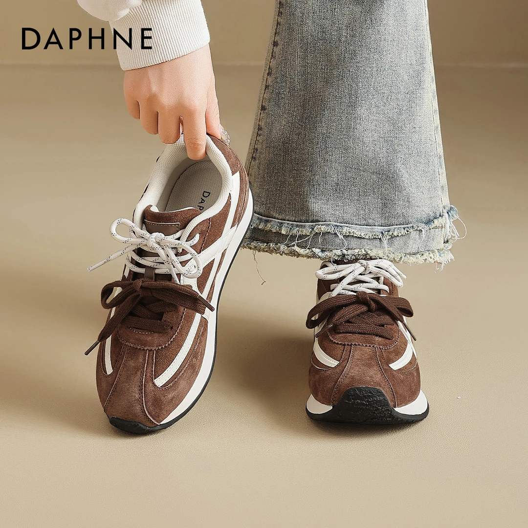 达芙妮棕色阿甘鞋女2026新款春季厚底增高百搭拼色鞋带德训运动鞋