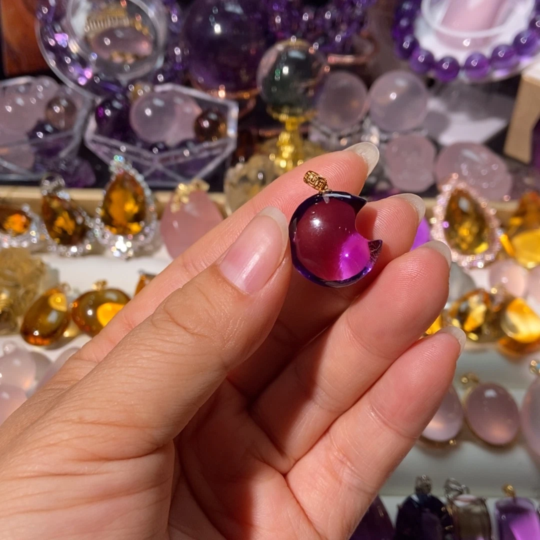 18K金镶嵌颈饰水晶