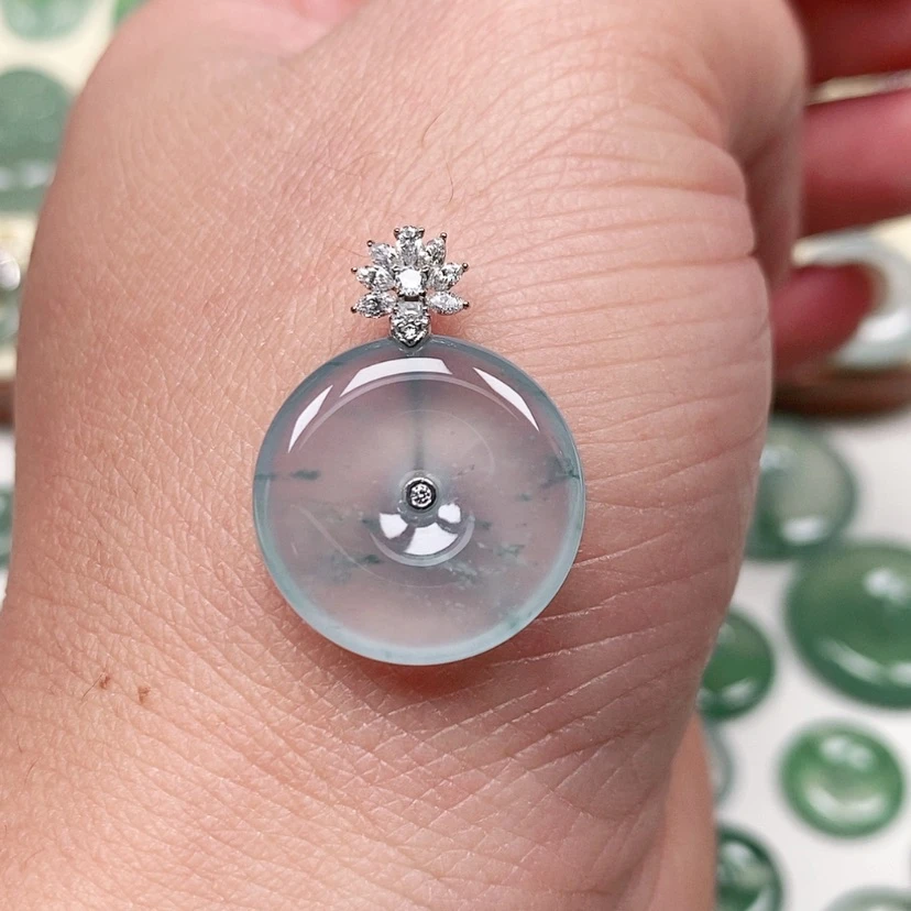 【闪购商品】颈饰18K金镶嵌翡翠