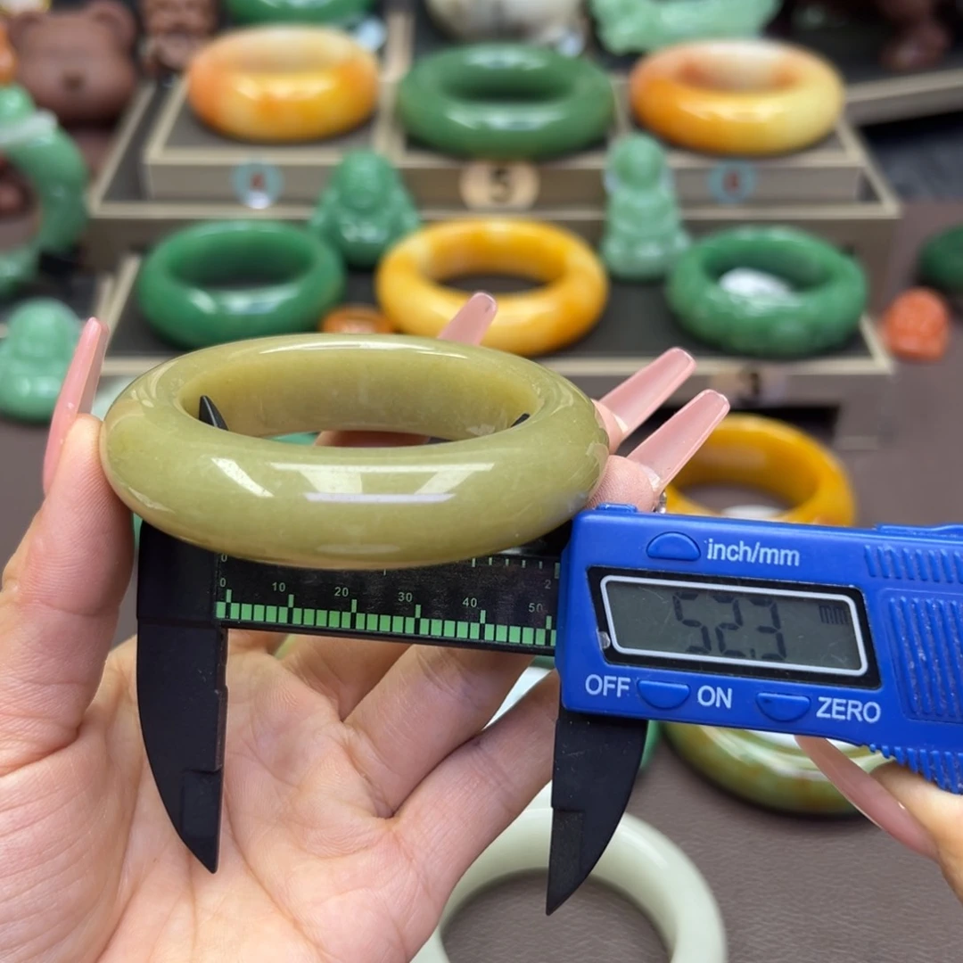 未镶嵌手镯石英岩玉