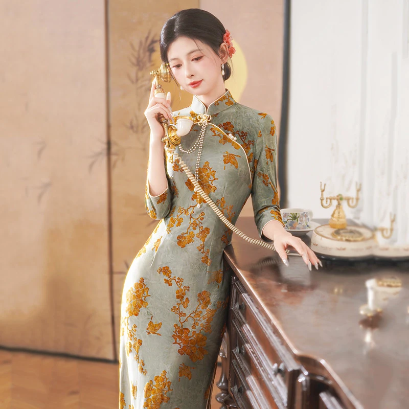 新中式国风植绒绝美女士旗袍2025新款秋季高弹修身显瘦日常女长袖
