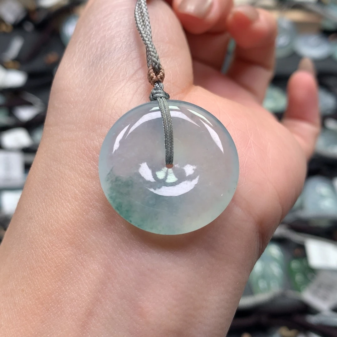 翡翠颈饰未镶嵌平安扣