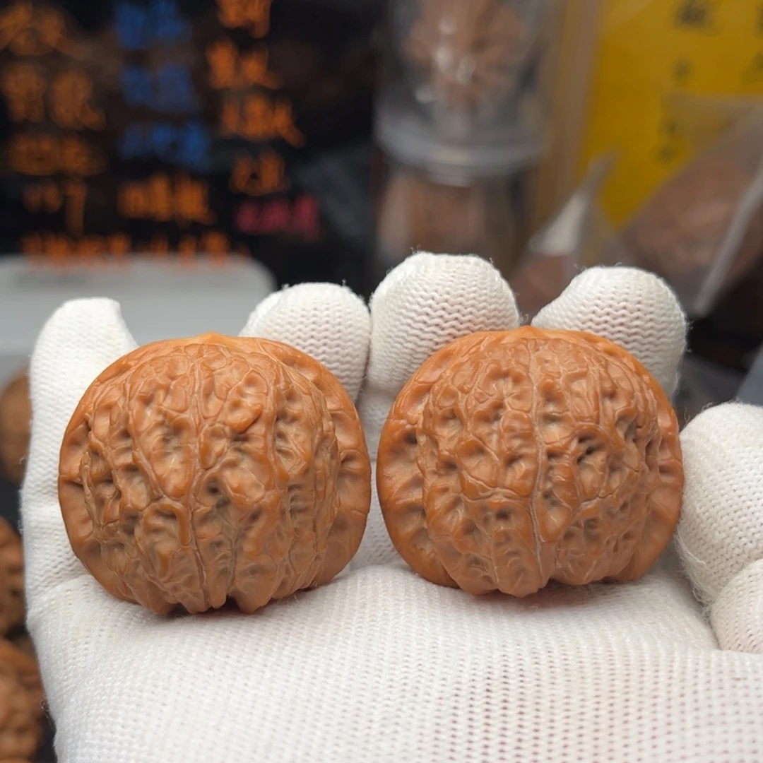 T***o吊坠文玩核桃血麒麟