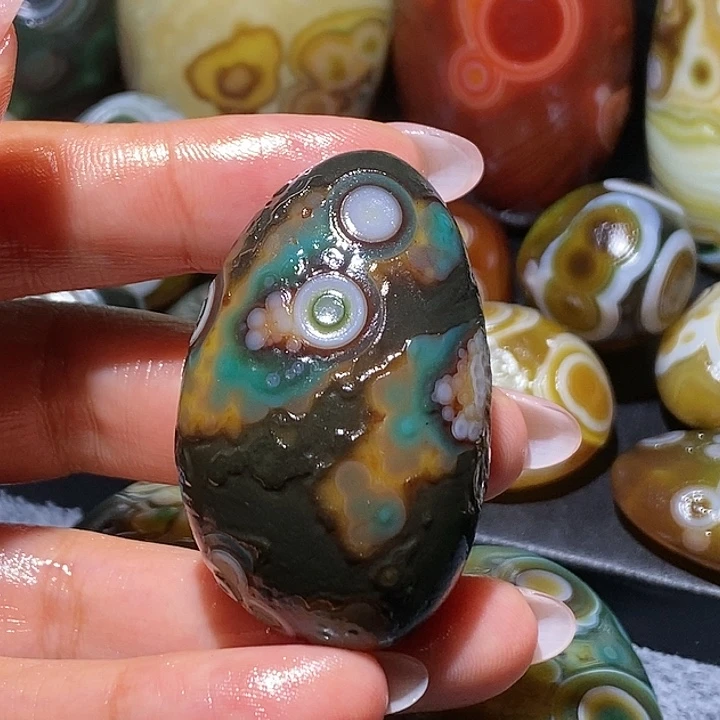 玛瑙/玉髓未镶嵌珠宝奇石118