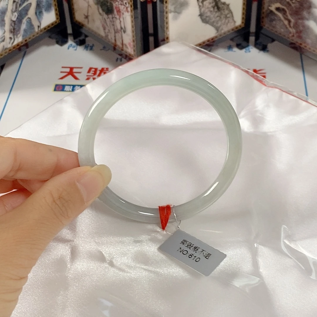 翡翠未镶嵌手镯（圆镯）手镯