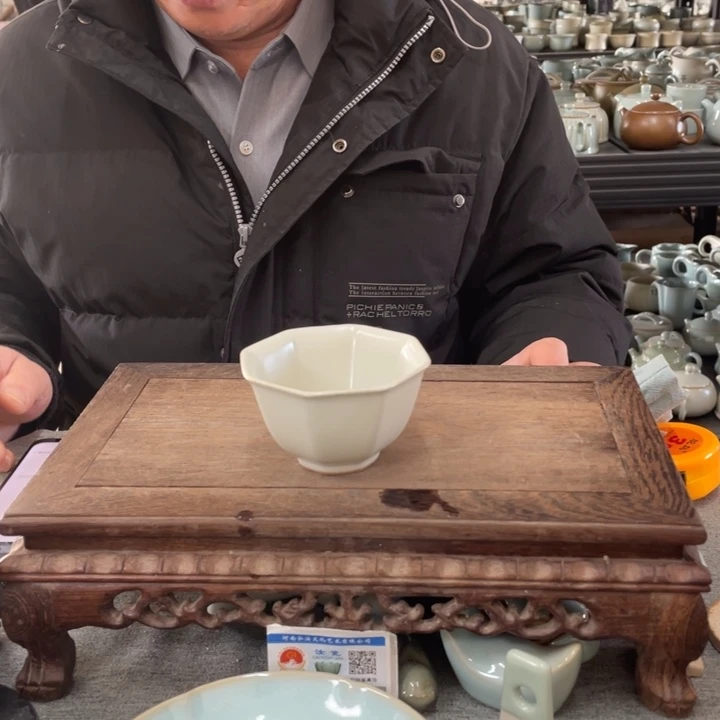 摆件月白釉八方杯