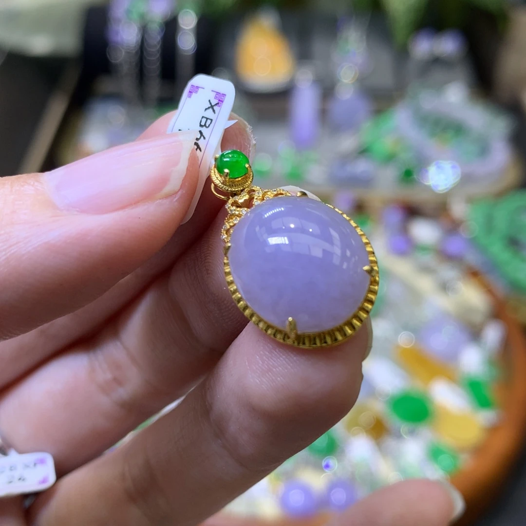 颈饰18K金镶嵌翡翠