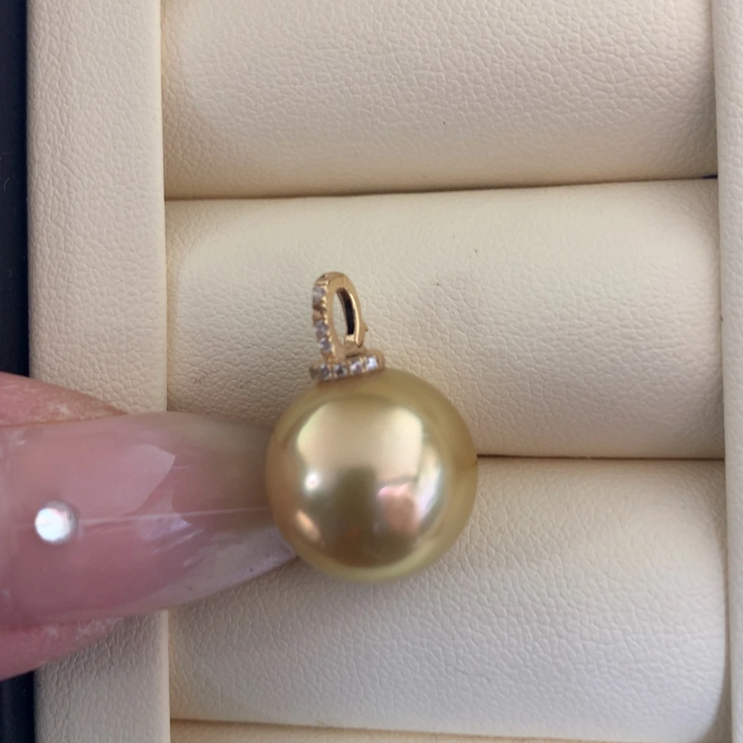 颈饰18K金镶嵌海水珍珠