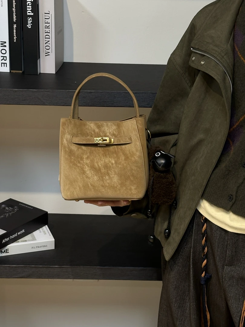 2025爆款韩版百搭通勤水桶包