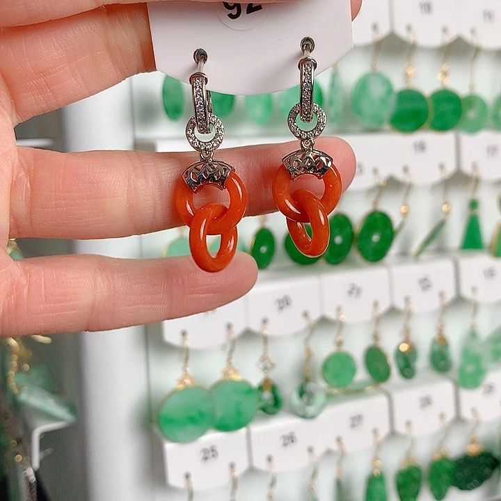 翡翠耳饰未镶嵌翡翠