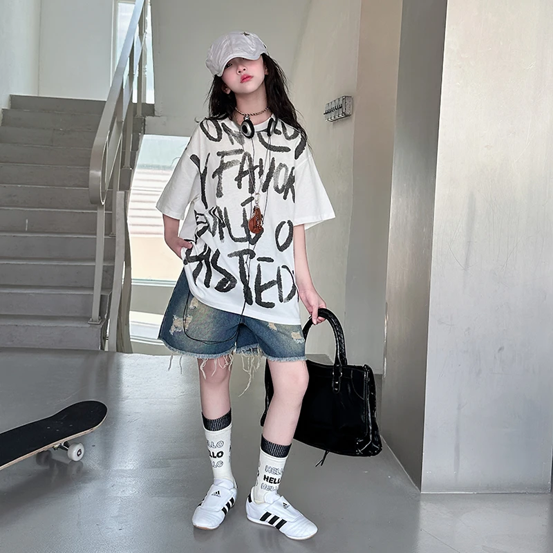 女童套装夏季新款时髦潮流薄款字母涂鸦T恤破洞牛仔短裤套装