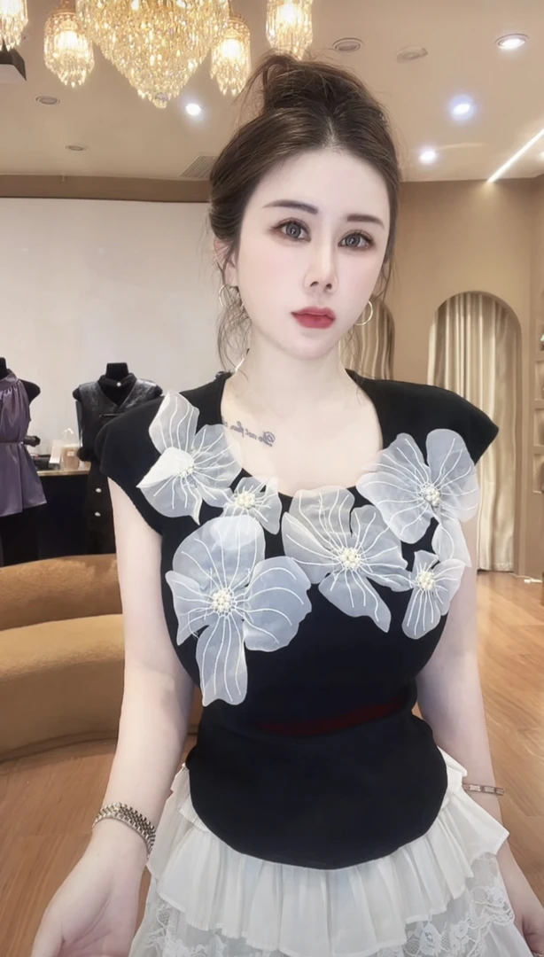 大美妞-VIP家•订制洋气立体花朵针织上衣（8-05）