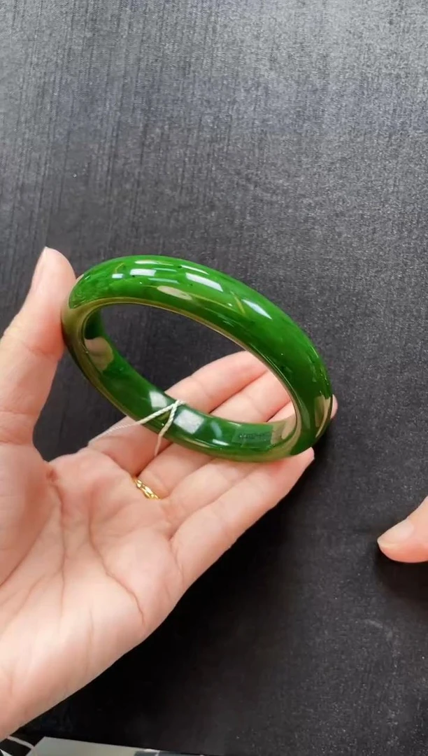 【壹世臻选】天然和田玉丨手镯丨微带红皮丨多样性发一丨介意勿拍