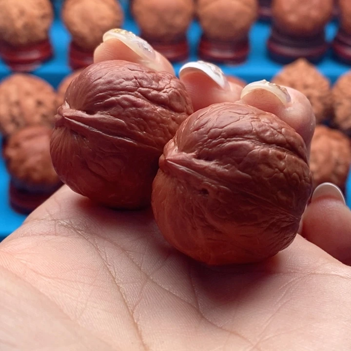 王***宇核桃精品文玩核桃手捻水晶青蛙