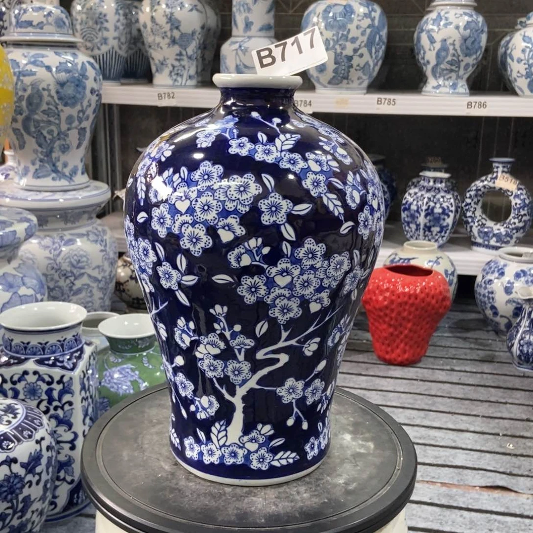 摆件花瓶手绘釉下彩