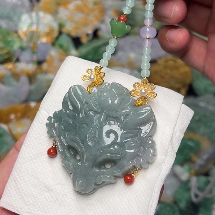 翡翠颈饰未镶嵌吊坠