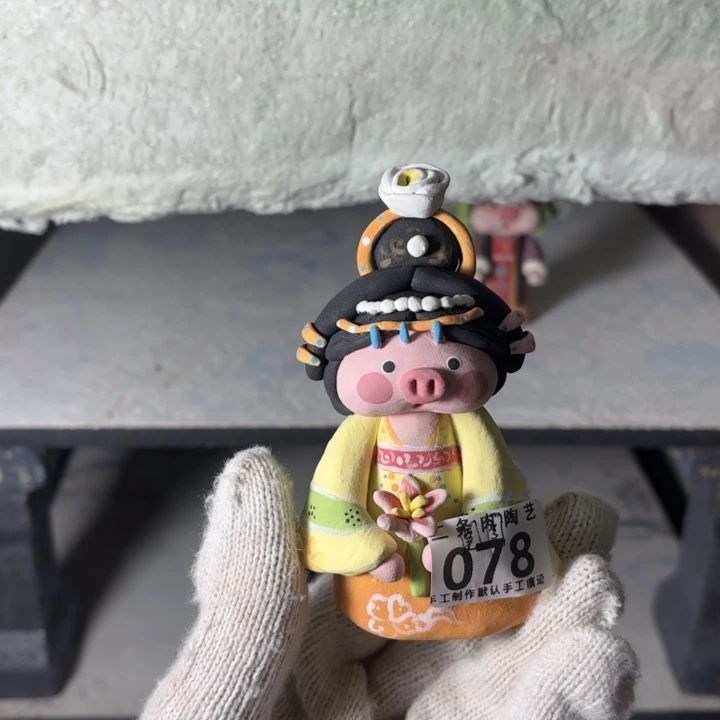 傻***图陶摆件景德镇陶瓷摆件猪猪猪