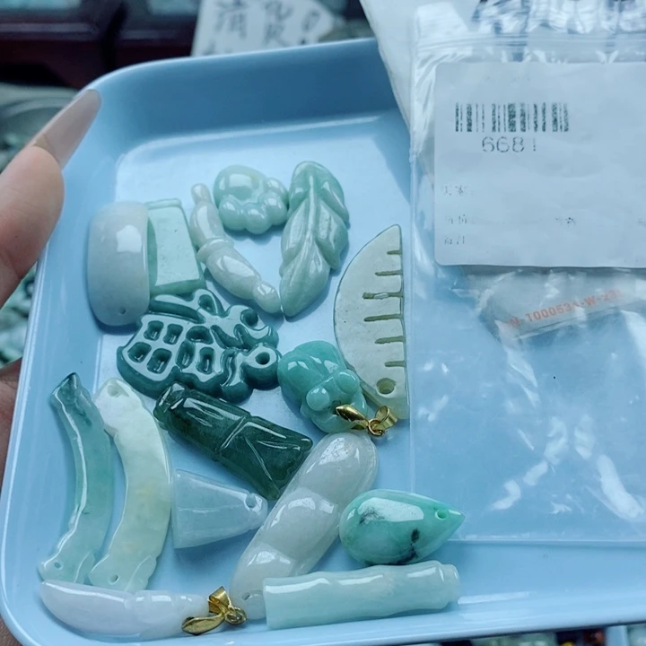 翡翠未镶嵌颈饰翡翠