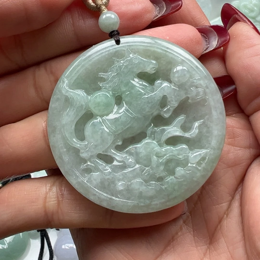 翡翠颈饰未镶嵌马牌