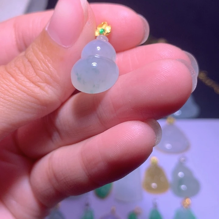 颈饰18K金镶嵌翡翠翡翠