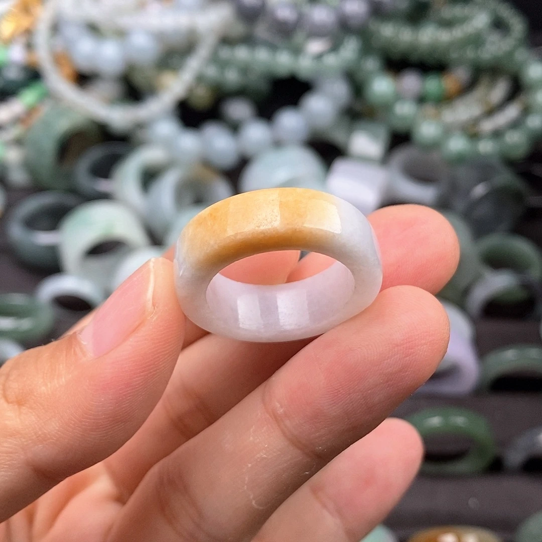 翡翠未镶嵌戒指不退换