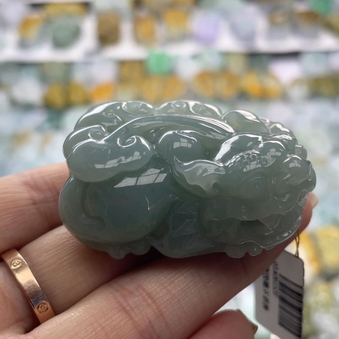 翡翠未镶嵌颈饰貔貅