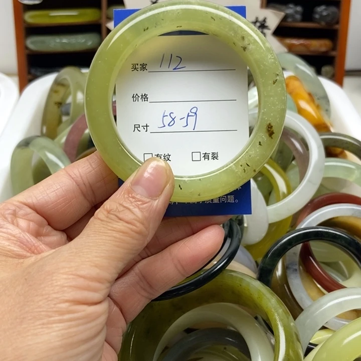 柠***树蛇纹石玉未镶嵌手镯