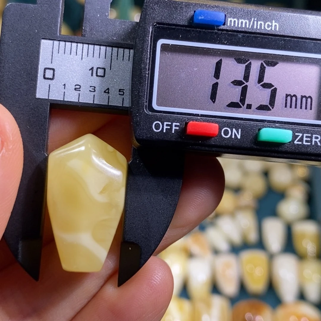 未镶嵌蜜蜡裸石配饰