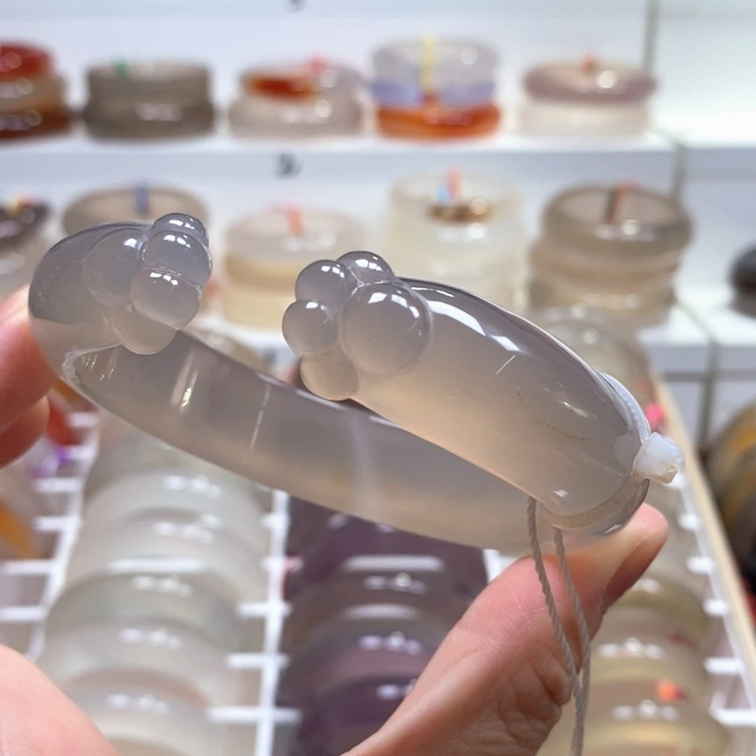 玛瑙/玉髓手镯未镶嵌，*有俏色