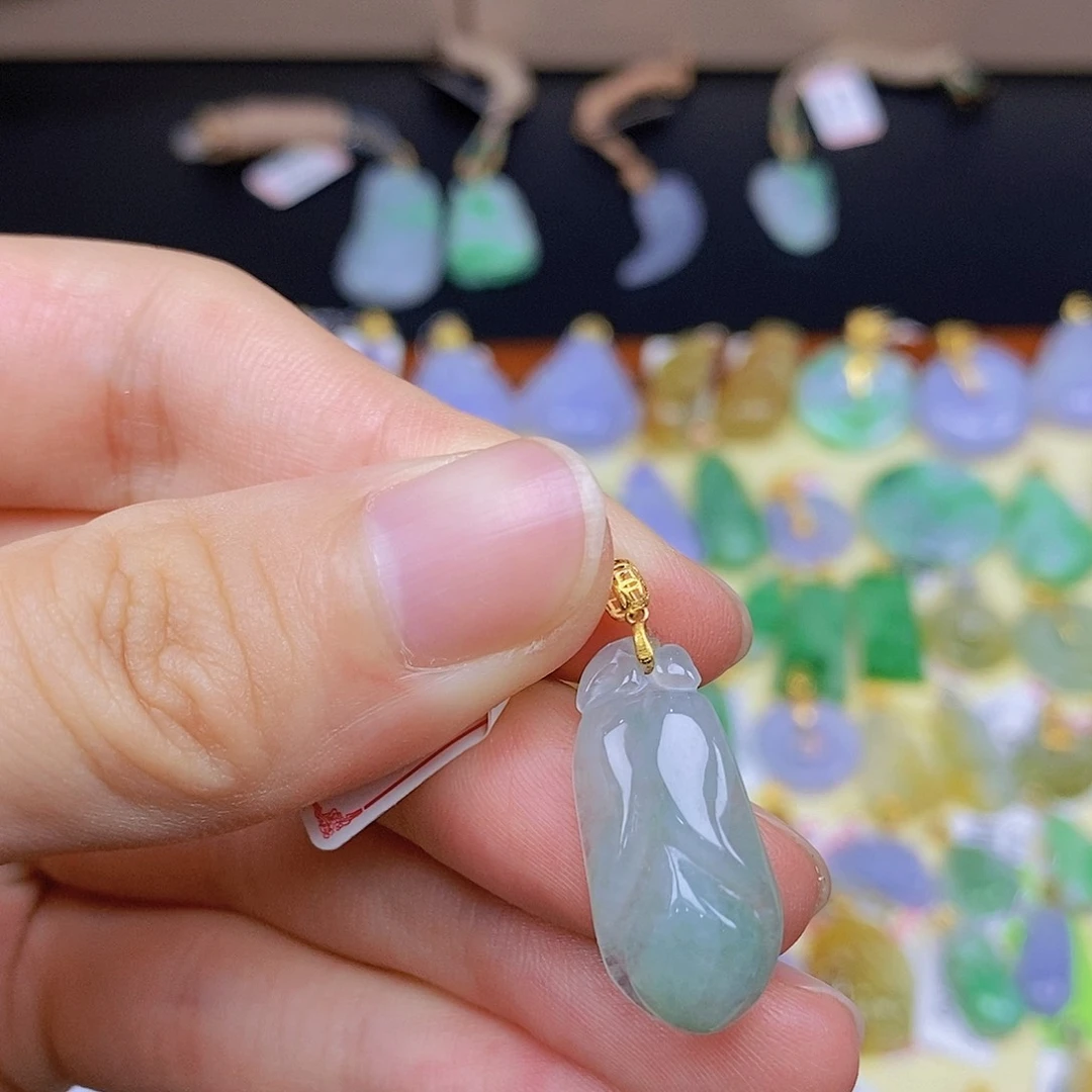 翡翠颈饰18K金镶嵌翡翠