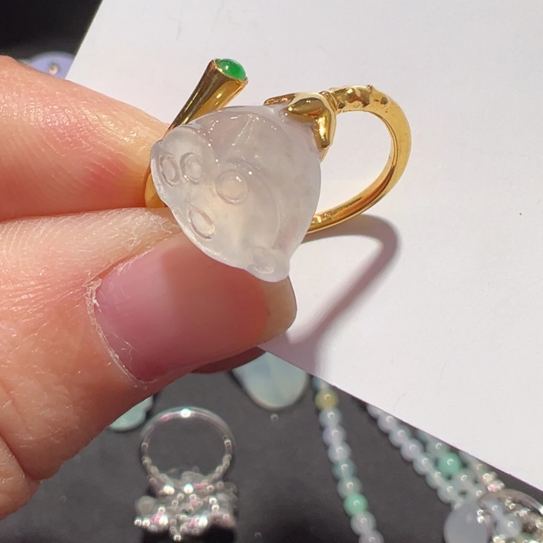 翡翠18K金镶嵌颈饰戒指