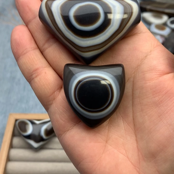 玛瑙/玉髓未镶嵌珠宝半成品