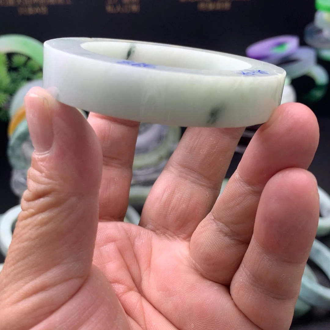 定制翡翠未镶嵌手镯