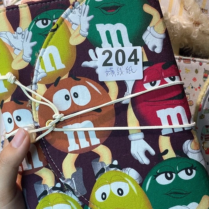 织绣小****子a5活页加横线纸。   204